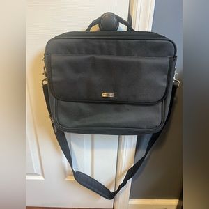 Targus Traditional Notepac Laptop Briefcase, Black Polyester